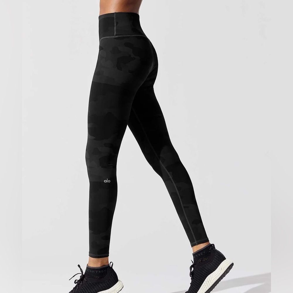 Alo Yoga High-Waist Vapor Leggings in Black Camo